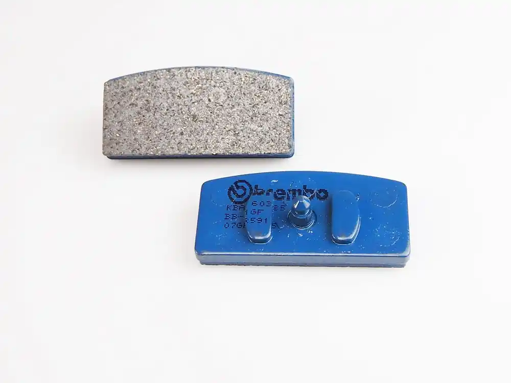 Top-Seller Brembo Standard Bremsbelag vorn 07GR5915 passend für BMW R 100 /7 247 (Bj.76)