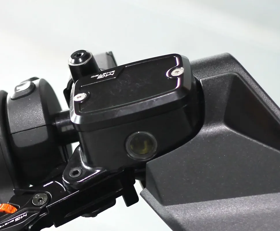 MG Biketec Behälterdeckelset Bremsflüssigkeit passend für BMW CE 04 ab 2022 - 2024 Beliebt