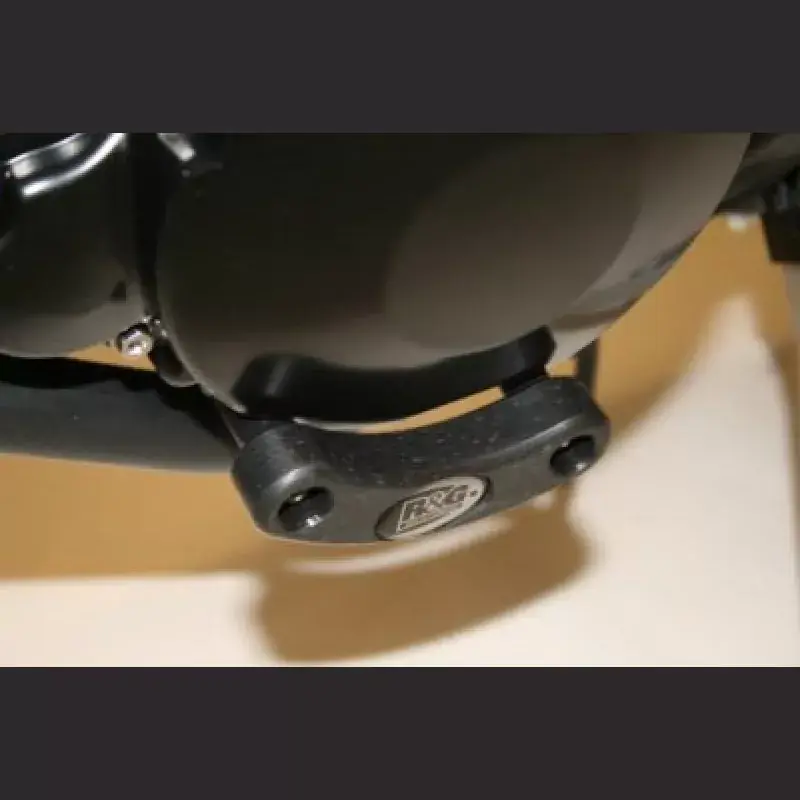 R&G Lichtmaschinen Protektor passend für Triumph Speed Triple 1050 2005-2015 Abverkauf